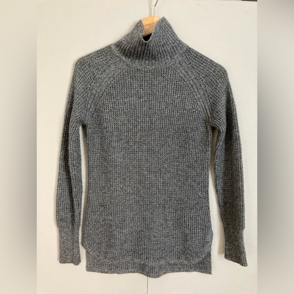 Banana Republic Sweater - Grey - XS (Very Warm!)